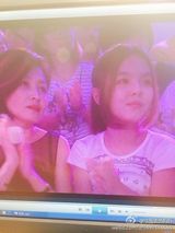 组图：女大十八变！李咏爱女小法变清纯美少女