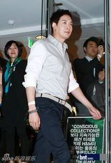 组图：SJ少女时代等明星出席某服饰品牌活动