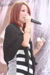 组图：“神木与瞳”黄美珍单飞发片