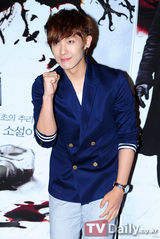 组图：MBLAQ李准现身捧场美国影片《乌鸦》