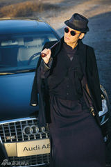 组图：吴秀波游走时尚前端 自信玩转帽子搭配