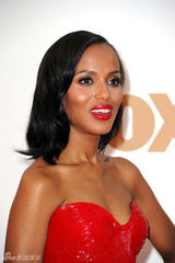 组图：艾美奖红毯 凯丽-华盛顿浓妆艳抹闪耀红裙