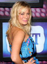 高清图：乡村音乐协会奖 莉安-莱姆斯蓝裙秀香肩