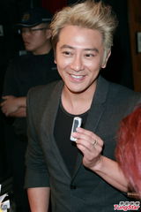 组图：陈慧琳亮相新碟试听会 孙耀威成幕后班底