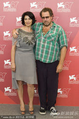 高清组图：《米拉尔》亮相 导演朱利安携妻子亮相