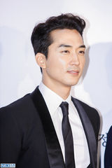 独家高清：金泰熙权相佑大咖齐捧场宋承宪新片