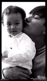 组图：儿童节萌娃当道！众星晒亲子照欢乐过节