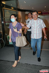 组图：刘丹探望孙女笑不拢嘴 与杨幂父母合影