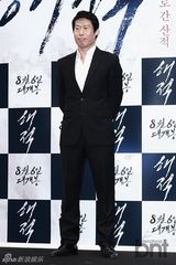 组图：韩星孙艺珍宣传新片小心落座防走光