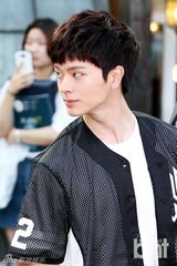 组图：少时秀英BTOB出席时装品牌活动