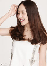 组图：焦俊艳最新大片曝光 大展笑容夏日明媚