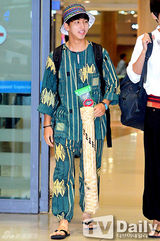 组图：刘延锡孙浩俊B1A4成员Baro返韩 变异域土男