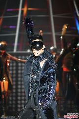 组图：林峰七夕情人节佛山开唱 与歌迷亲密互动