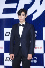 组图：申世京TOP(崔胜贤)等宣传19禁新片《老千2》