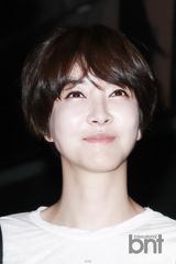 组图：《吸血鬼》试映 崔允英等宣传新作