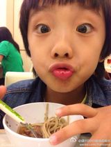 组图：吴镇宇穿制服搞怪 疑影版《冲上云霄》试装照