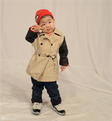 组图：女神的新衣迎小眼正太 脱裤子卖萌走秀