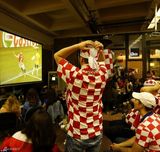 组图：世界杯美女球迷秀狂野 猛男担心老婆出轨