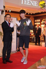 组图：周觅Amber宋茜同台卖萌放电 人气高涨