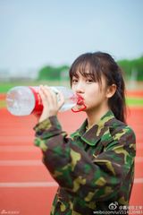 组图：浙大军训女神网络爆火 长相清纯甜美