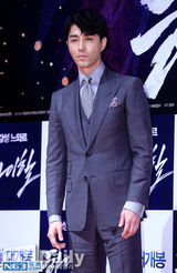 组图：《高跟鞋》发布会 车胜元帅气西装亮相