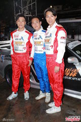 组图：梁烈唯新节目开赛车玩漂移 帅气十足