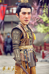 组图：《武则天》主演齐卖萌庆六一 范冰冰俏丽