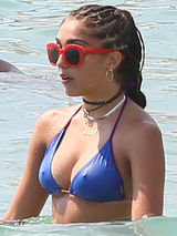 组图：麦当娜17岁女儿秀美胸 艳色比基尼频激凸