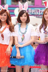 组图：Popu Lady挥汗热舞 女团拼出头不容易