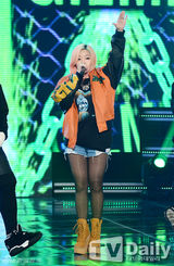 组图：《冠军秀》Super Junior夺首冠 成员兴奋摆剪刀手