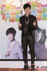 组图：无惧香港春浪遇风雨 林俊杰自夸招好天气