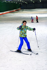 组图：柳岩灿盛(2PM)乡村支教 孙坚霏霏(miss A)体验冰雪奇缘