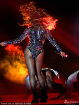 组图：碧昂斯渔网丝袜诱惑 压轴献唱嗨翻全场