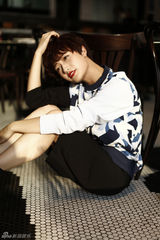 组图：阎娜率性短发写真曝光 阳光俏皮展中性美