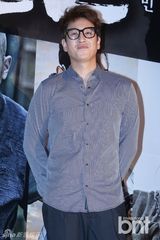 组图：韩星河智苑出席试映会 短裙露粗腿