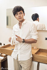 组图：叶祖新暖男写真 笑容阳光灿烂