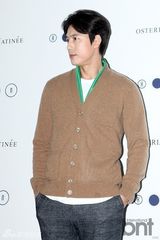 组图：郑雨盛帅气熟男范儿 孙丹菲皮衣酷帅