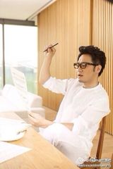 组图：群星祝福高考考生 何炅搞笑扮哈利波特