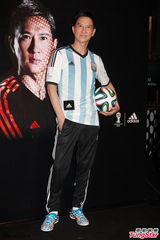 组图：刘心悠追捧帅哥球星 张家辉自评像梅西