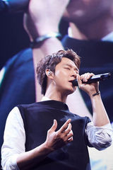 组图：JYJ朴有天日本会粉丝 俊秀在中支持