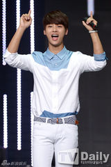 组图：世界杯开赛在即 EXO-K等为韩国国足加油