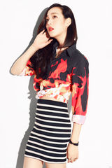 组图：何杜娟生日写真  清新淡雅明眸动人