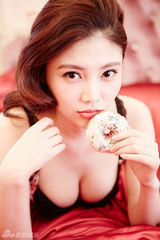 组图：徐冬冬最新性感大片 香艳演绎秀色可餐