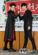 组图：韩男团BOYFRIEND赵光旻出演儿童剧