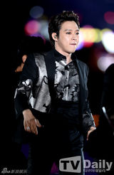 组图：JYJ热力开唱 金在中秀胸肌纹身隐现(朴有天/金俊秀)