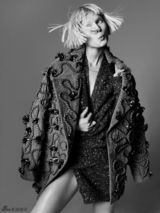 组图：小李90后超模女友性感大片 叼烟卷露大腿