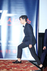 组图：申世京TOP(崔胜贤)等宣传19禁新片《老千2》