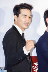 独家高清：金泰熙权相佑大咖齐捧场宋承宪新片