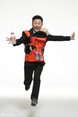 组图：王中磊李小鹏两家游杭州 吴尊探班侯佩岑