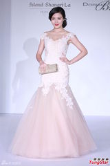 组图：邝美云陈法蓉等出席晚宴  女星抛胸斗艳